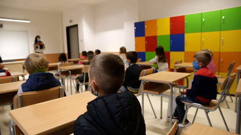 Prosveta na margini kvantnog skoka: Zašto su zarade u obrazovanju još uvek daleko od republičkog proseka? 1