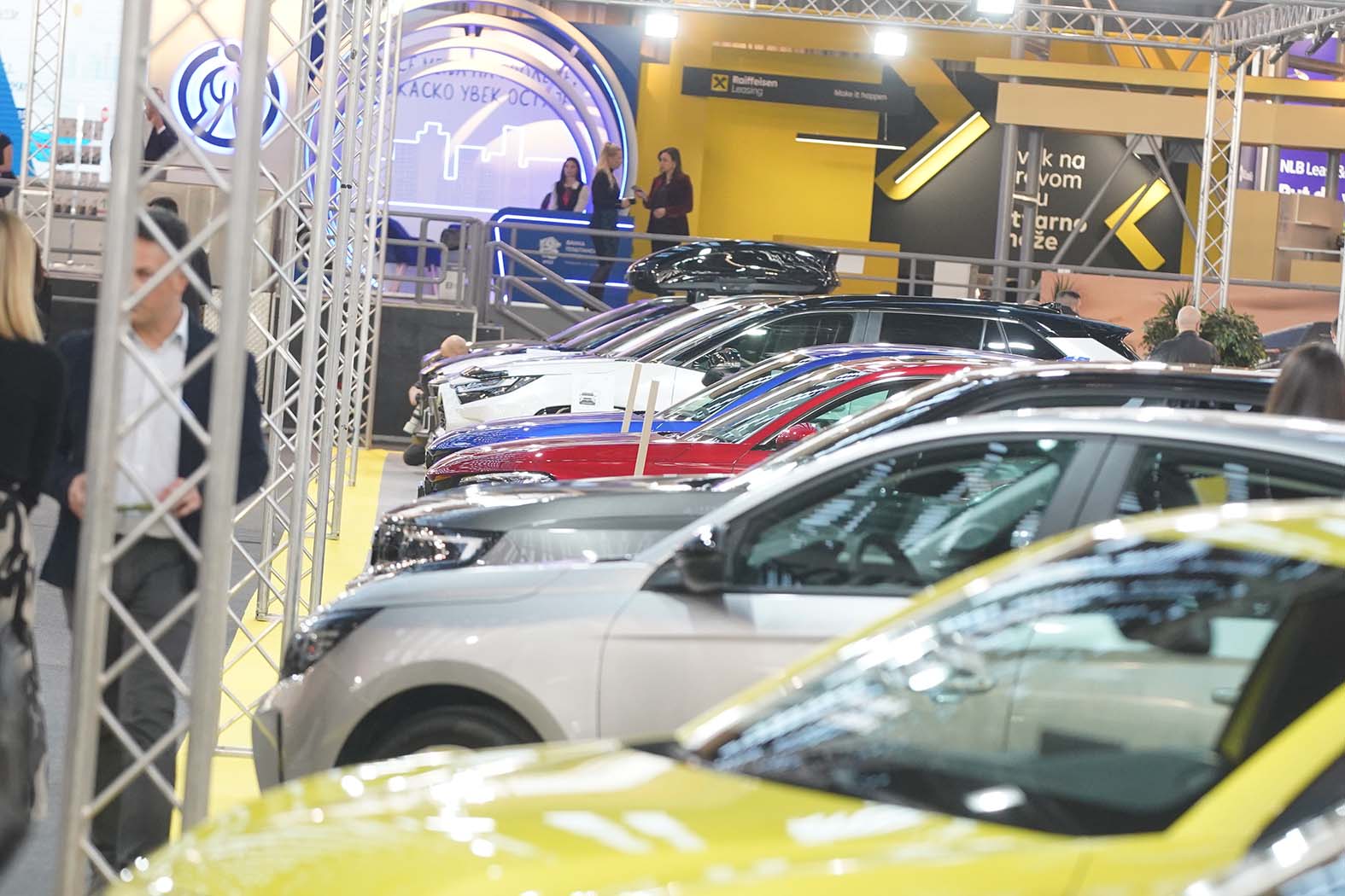 Sajam automobila posetilo 112.000 ljudi: Najskuplji auto 400.000 evra, a automobil godine kineski MG4 2