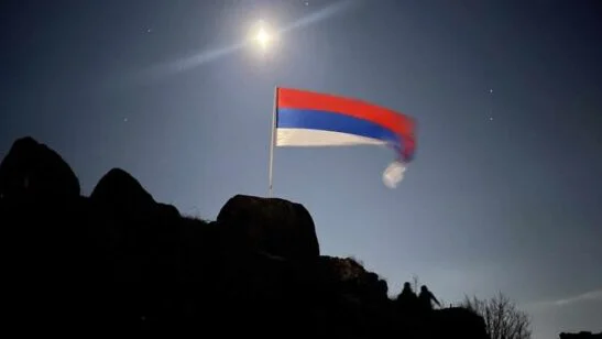 Ponovo skinuta pa postavljena srpska nacionalna zastava na Zvečanskoj tvrđavi 1