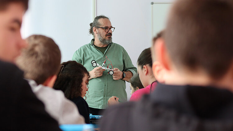 Kako postati specijalista za letove na solarni pogon ili serviser automobila na vodonik? 1