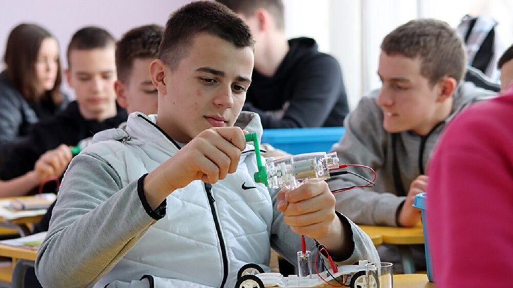 Kako postati specijalista za letove na solarni pogon ili serviser automobila na vodonik? 2 Kako postati specijalista za letove na solarni pogon ili serviser automobila na vodonik? 2