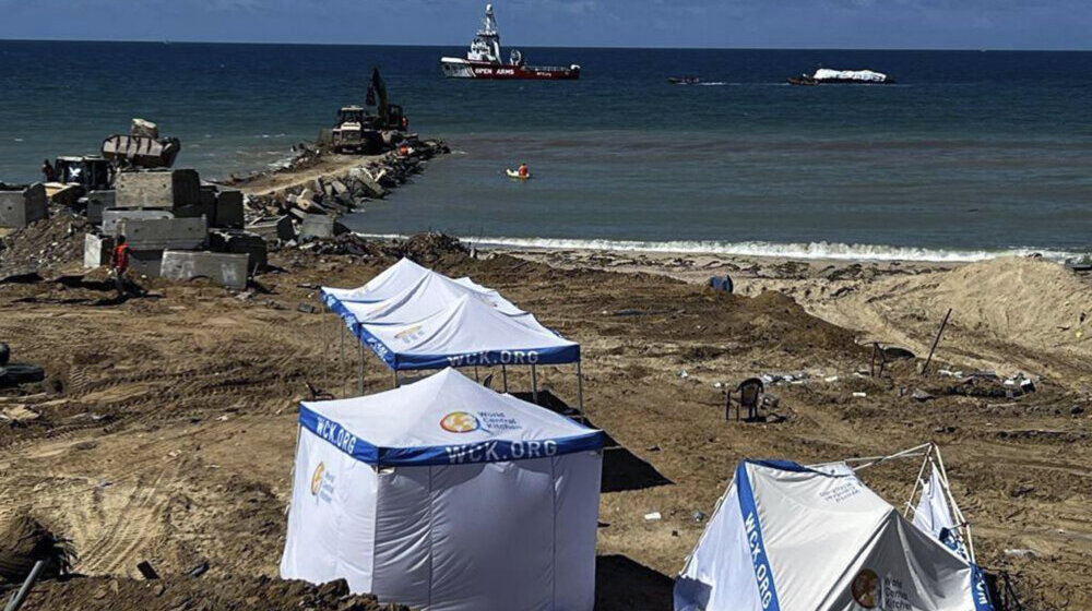 Istovaren teret sa prvog broda sa humanistanom pomoći koji je stigao u Gazu 1