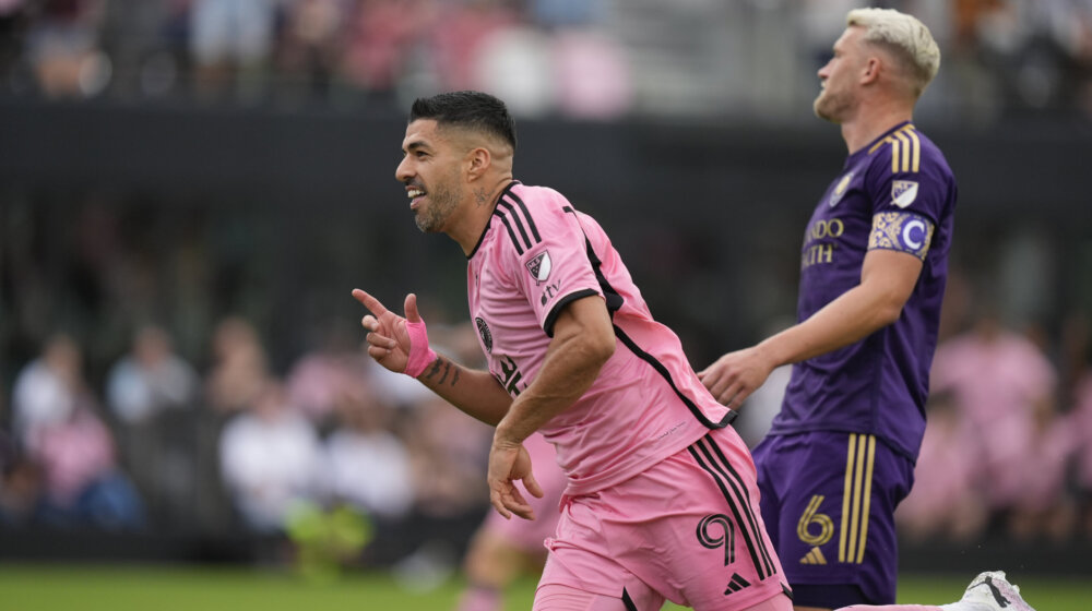 Mesi i Luis Suarez "preselili" Nou Kamp u Majami, u Juti igrano u uslovima zbog kojih se kod nas odlažu utakmice (VIDEO) 1