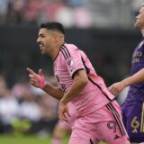 Mesi i Luis Suarez "preselili" Nou Kamp u Majami, u Juti igrano u uslovima zbog kojih se kod nas odlažu utakmice (VIDEO) 5