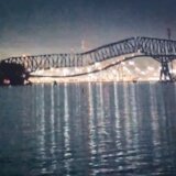 Vozila pala u reku, traje potraga za nestalima: Srušio se most u Americi nakon što ga je udario teretni brod (VIDEO) 11