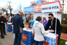 Protest građana zbog najavljene izgradnje crkve kod Štranda u Novom Sadu (FOTO) 7