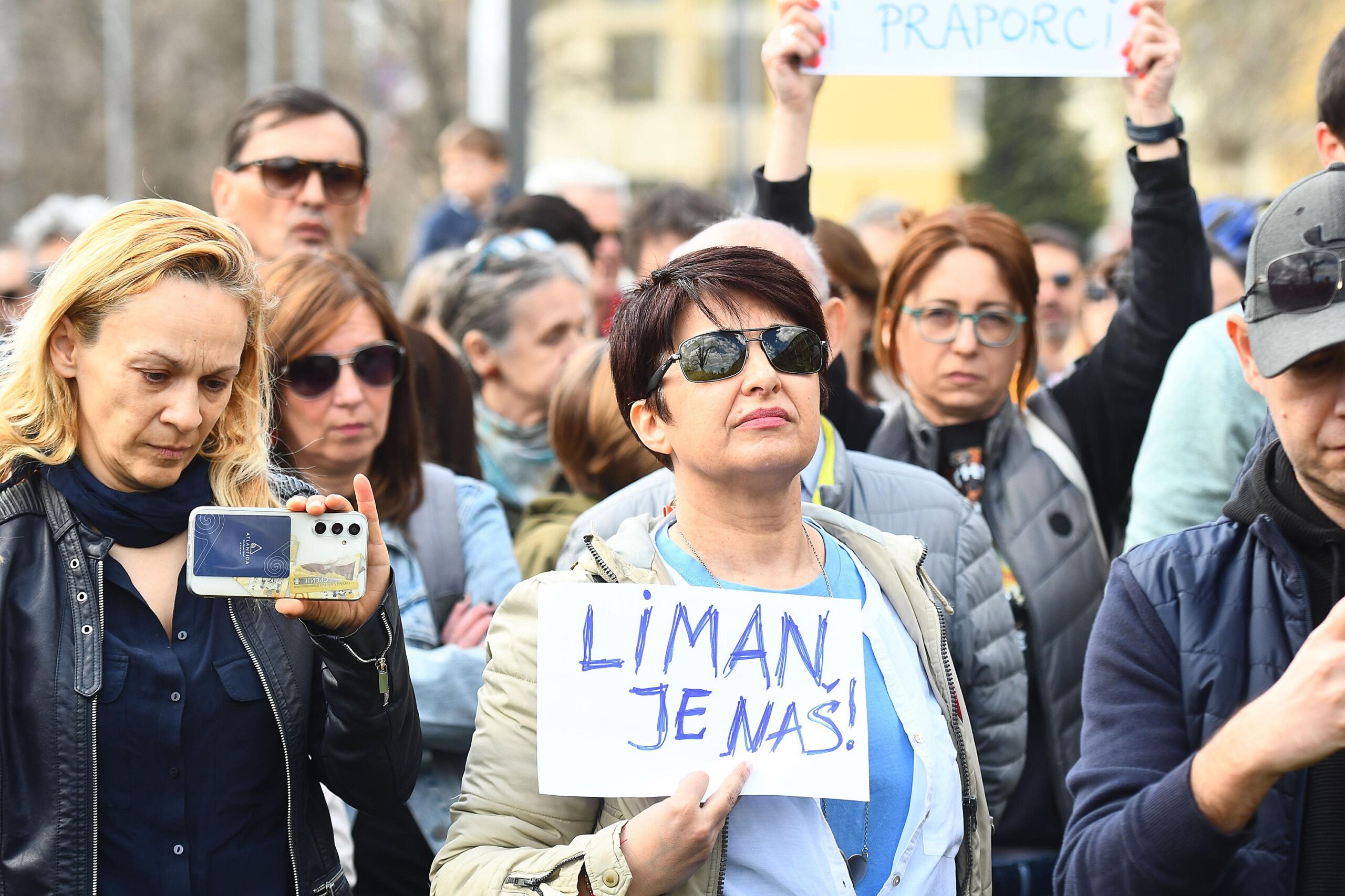 Protest građana zbog najavljene izgradnje crkve kod Štranda u Novom Sadu (FOTO) 8