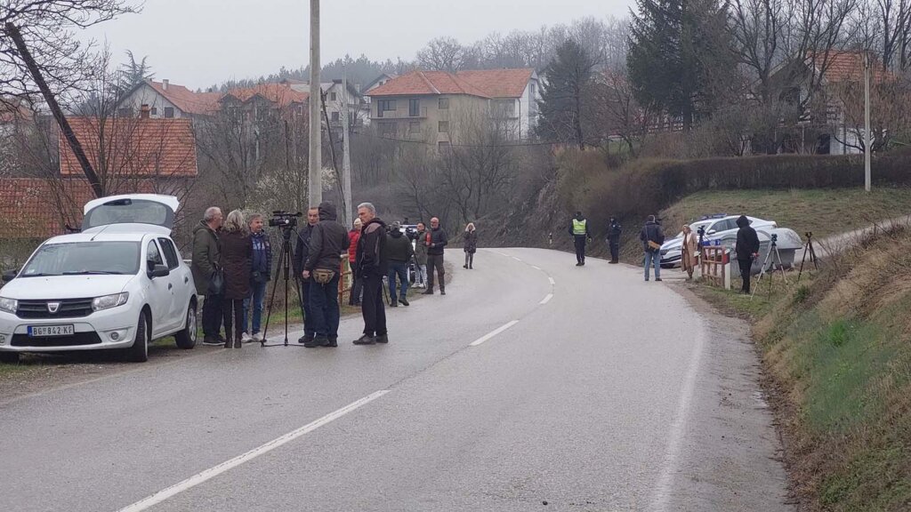 Potraga za nestalom devojčicom iz Bora u toku: MUP obustavio pretragu u naselju Banjsko Polje (FOTO, VIDEO) 2 Potraga za nestalom devojčicom iz Bora u toku: MUP obustavio pretragu u naselju Banjsko Polje (FOTO, VIDEO) 2