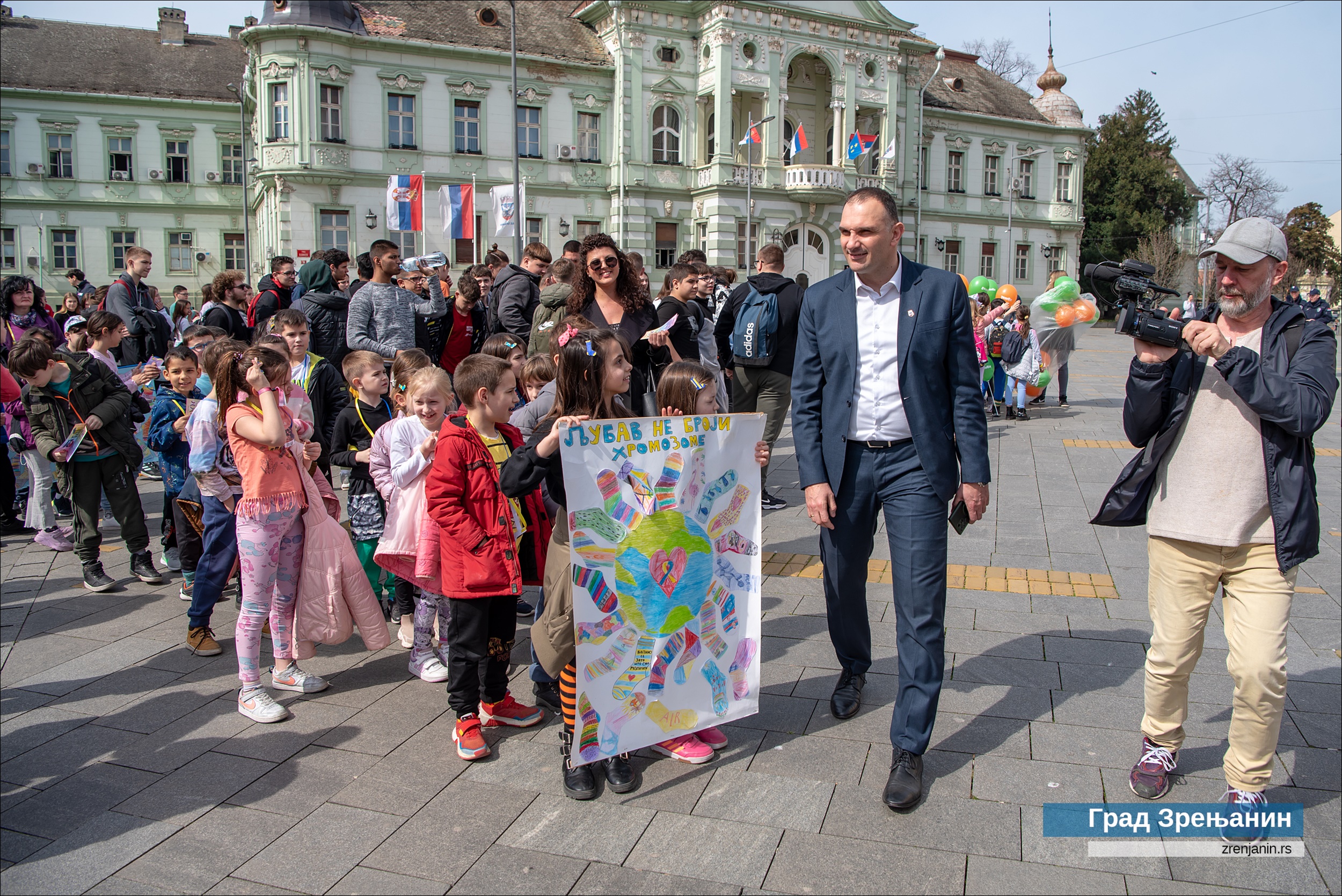 Šetnjom u šarenim čarapama u Zrenjaninu obeležen Dan osoba sa Daunovim sindromom (FOTO) 2