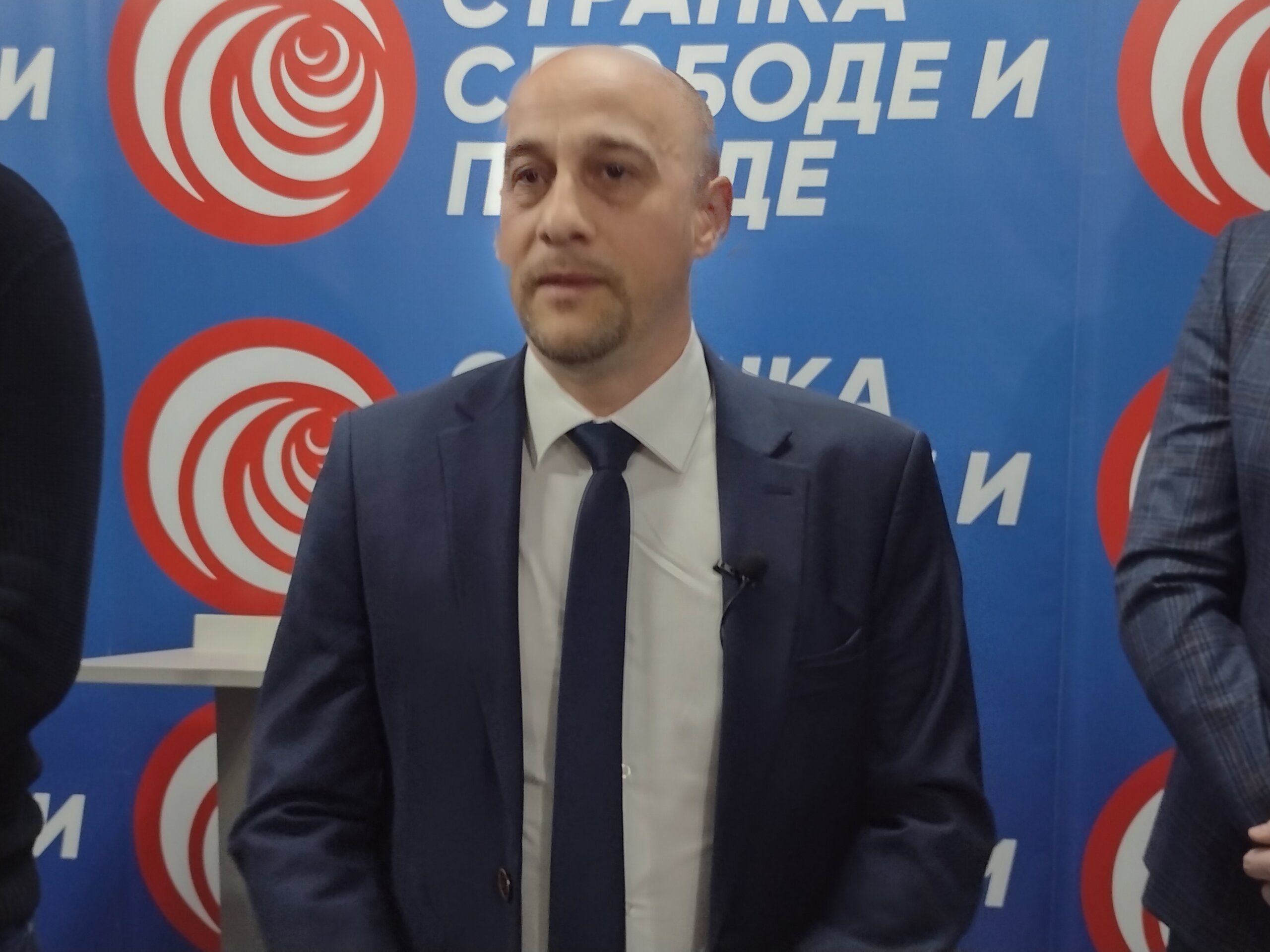 Atmosfera na fudbalskim utakmicama je nivo kulture za Skupštinu Srbije, Ana Brnabić ne zaslužuje ni komentar: Dragan Đilas 2