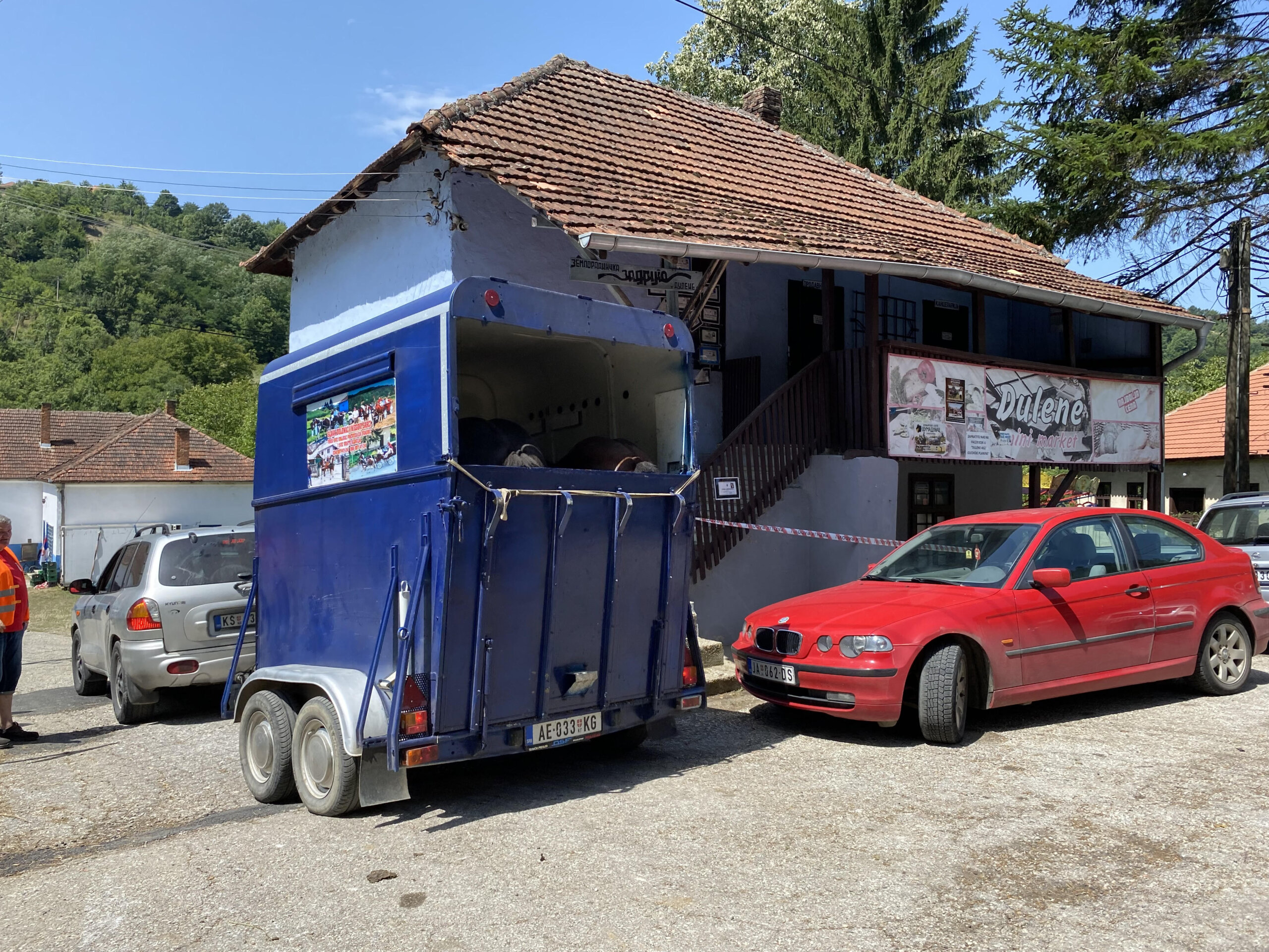Komunistička tabla hrabro bačena, onda odmah vraćena: Ploča o kragujevačkim partizanima u Dulenima opet na svom mestu (FOTO/VIDEO) 4 Komunistička tabla hrabro bačena, onda odmah vraćena: Ploča o kragujevačkim partizanima u Dulenima opet na svom mestu (FOTO/VIDEO) 4