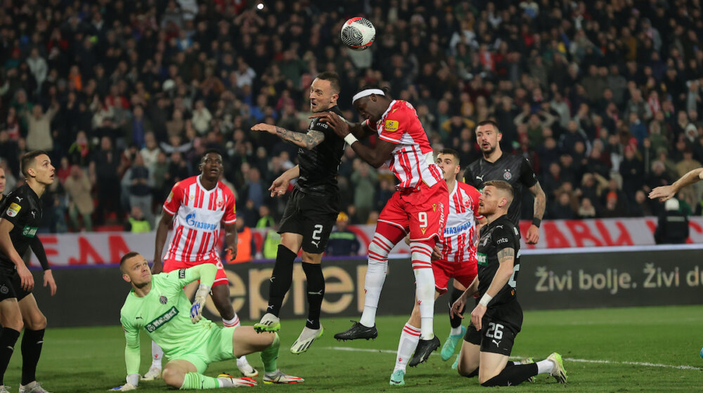 Britanski Gardijan opširno o utakmici Crvene zvezde i Partizana: "Derbi je kao i Srbija, zemlja rastrzana između potpuno različitih vizija moderne Evrope" 1