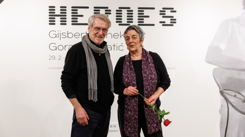 Sada su to arhivske fotografije i to je dobro, zato što izgledaju bolje nego onda kad su napravljene: Goranka Matić na otvaranju izložbe "Heroes" 1