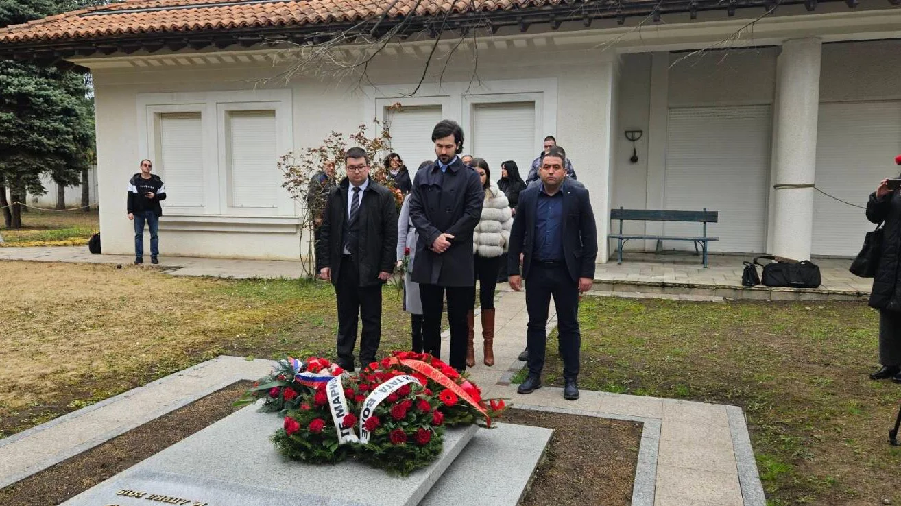 Slobodna Dalmacija: Grob balkanskog dželata posetili ljudi iz vrha vlasti, a iz njihovih poruka se jasno vidi da se Srbija nije odmakla od 90-ih 2
