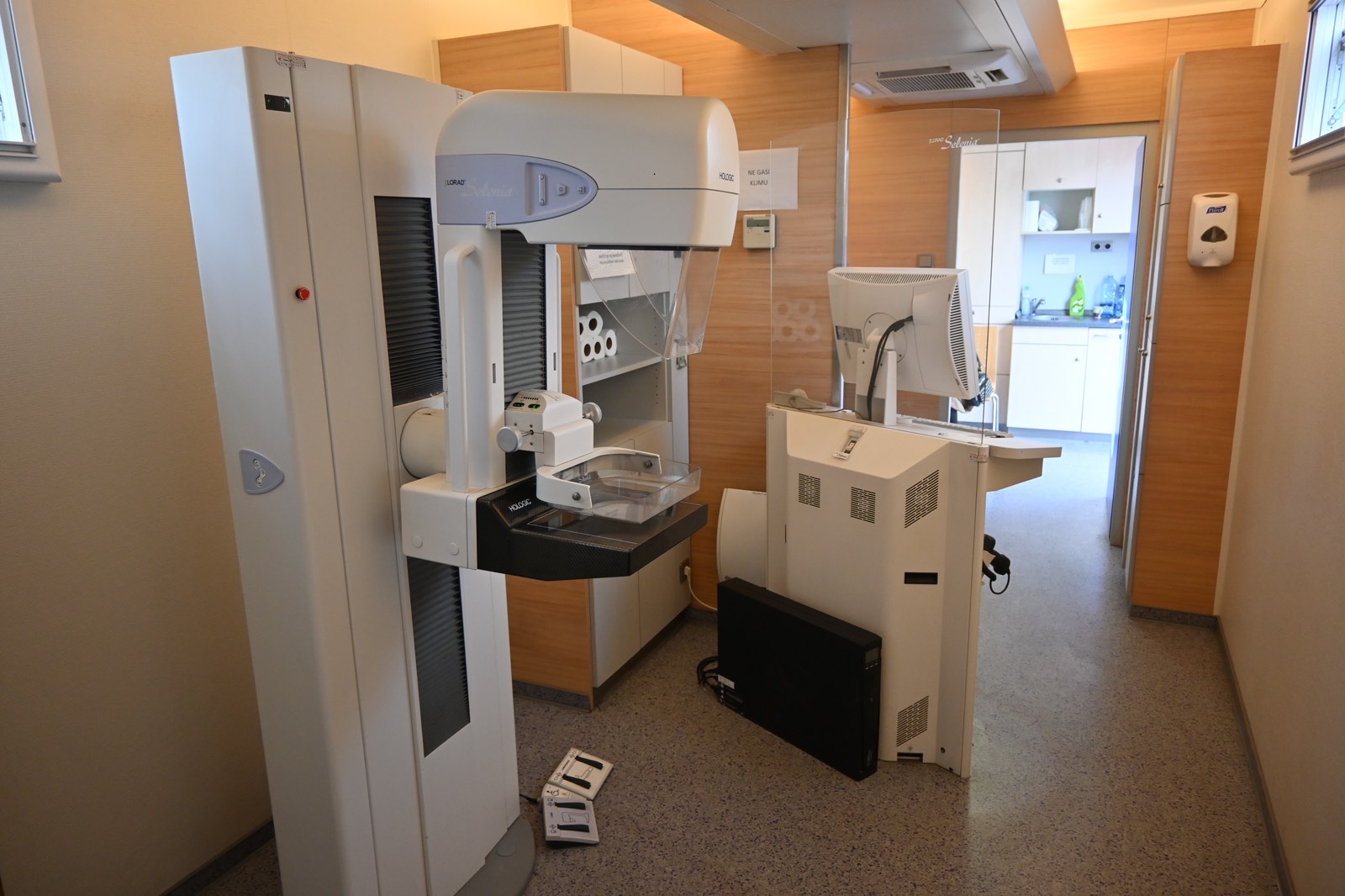 Počeli besplatni mamografski pregledi ispred zgrade Opštine Novi Beograd 2 Počeli besplatni mamografski pregledi ispred zgrade Opštine Novi Beograd 2