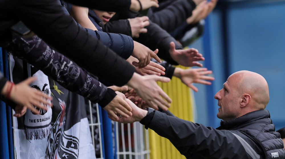 Lekcije Igora Duljaja iz lepog ponašanja: Cveće, čestitke i želja za brzim oporavkom 1