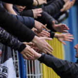 Lekcije Igora Duljaja iz lepog ponašanja: Cveće, čestitke i želja za brzim oporavkom 8