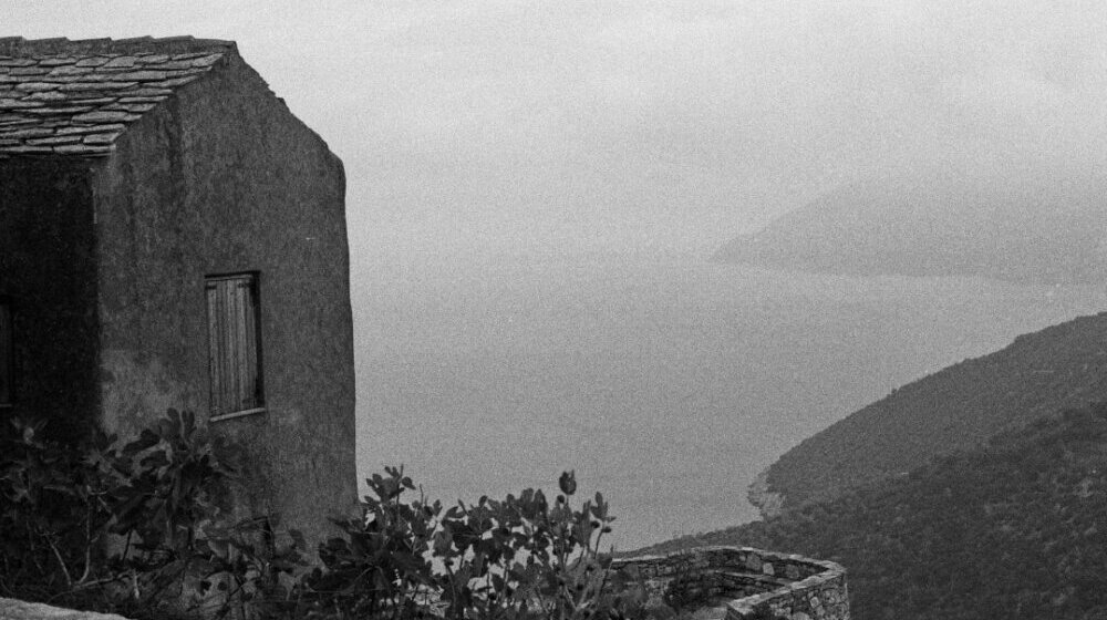 Izolacija koja prerasta u slobodu: Izložba fotografija „Ostrvo” u Galeriji kragujevačkog SKC-a 1