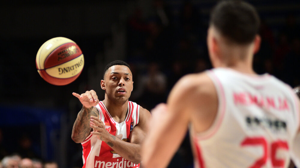 Košarkaš Crvene zvezde pesnicom udarao po grbu Partizana tokom treninga u “Štark areni” (VIDEO) 1