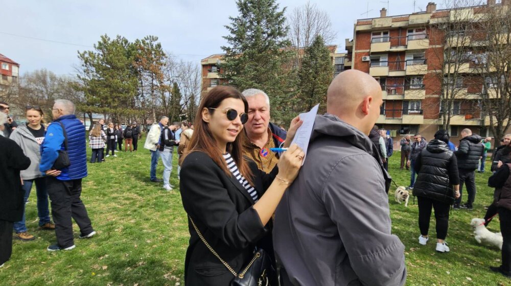 DS: Vlast u Jagodini prodaje parkove tajkunima za izgradnju zgrada, protest u naselju „Sarina međa” 1
