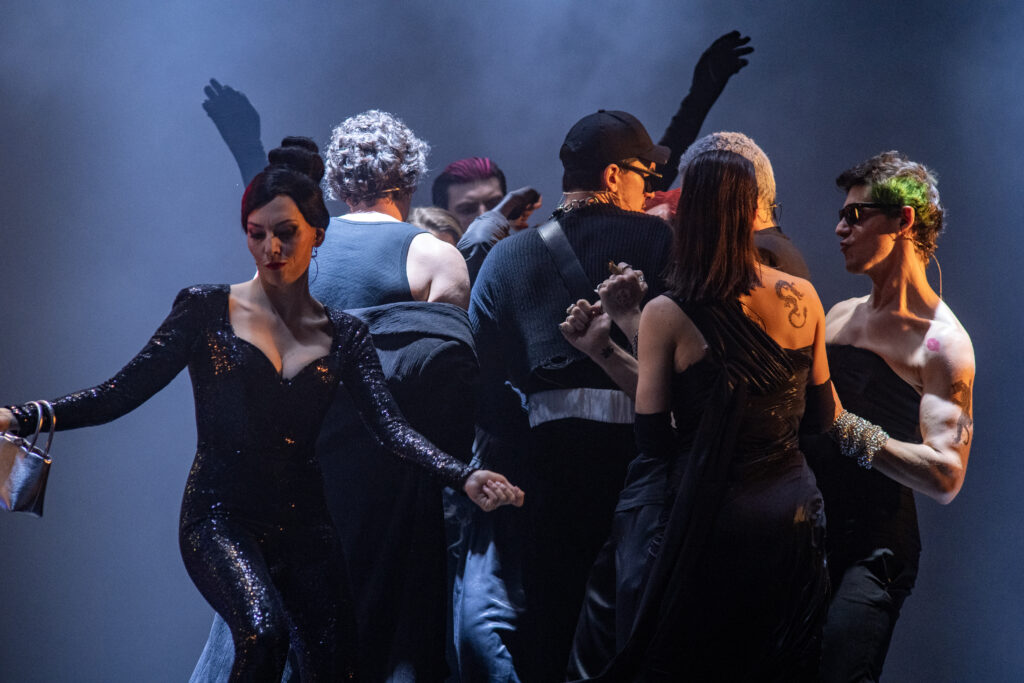 Priča o skorojevićima i korumpiranoj eliti: Večeras premijera komedije "Mister Dolar", u režiji Miloša Lolića 2 Priča o skorojevićima i korumpiranoj eliti: Večeras premijera komedije "Mister Dolar", u režiji Miloša Lolića 2