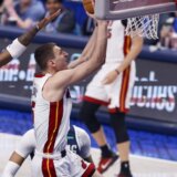 Jović solidan u brodolomu Majamija, Ostin Rivs zasenio sve u Milvokiju 3