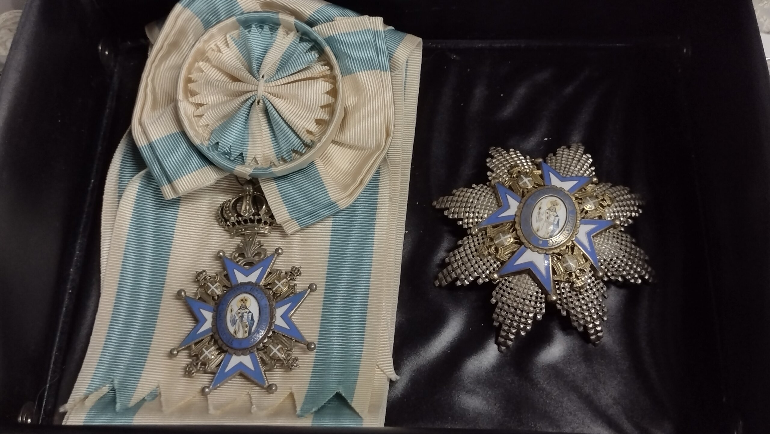 Toliko odlikovanja na „lageru” nema ni u Kini: Sagovornici Danasa o „nestanku” 43.000 odličja iz SIV-a 5