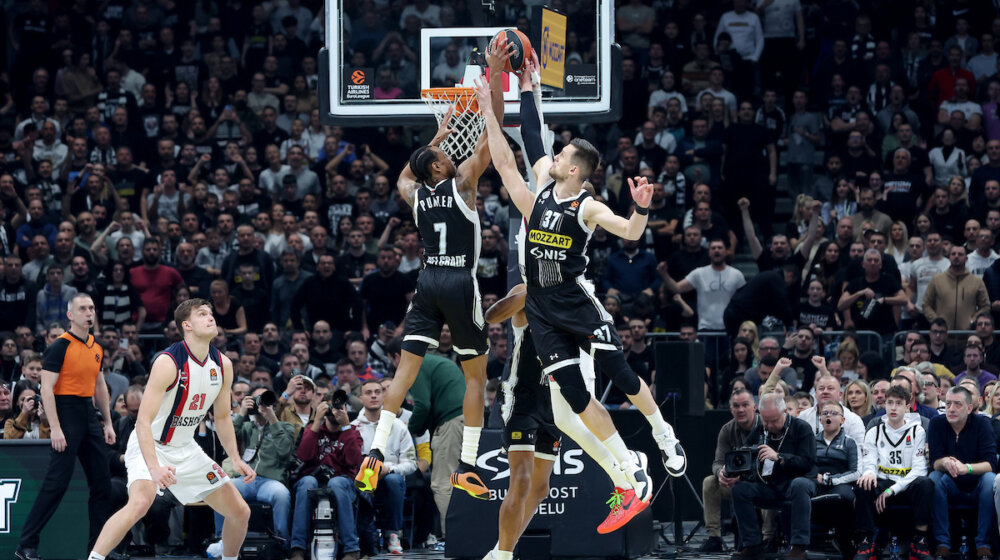 Partizan pobedio Baskoniju, crno-beli ostaju u trci za plej-in 1