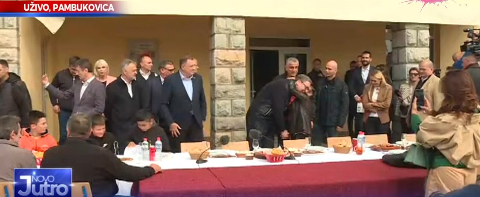 vučić u pambukovici Želeli ste, gledajte Vučića u Pambukovici: Sagovornici Danasa smatraju da bi predsedniku bilo bolje da je otišao u Malu Krsnu 2