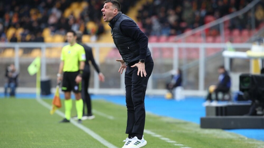 Leće traži novog trenera: Otkaz zbog udaranja igrača Verone glavom (VIDEO) 1