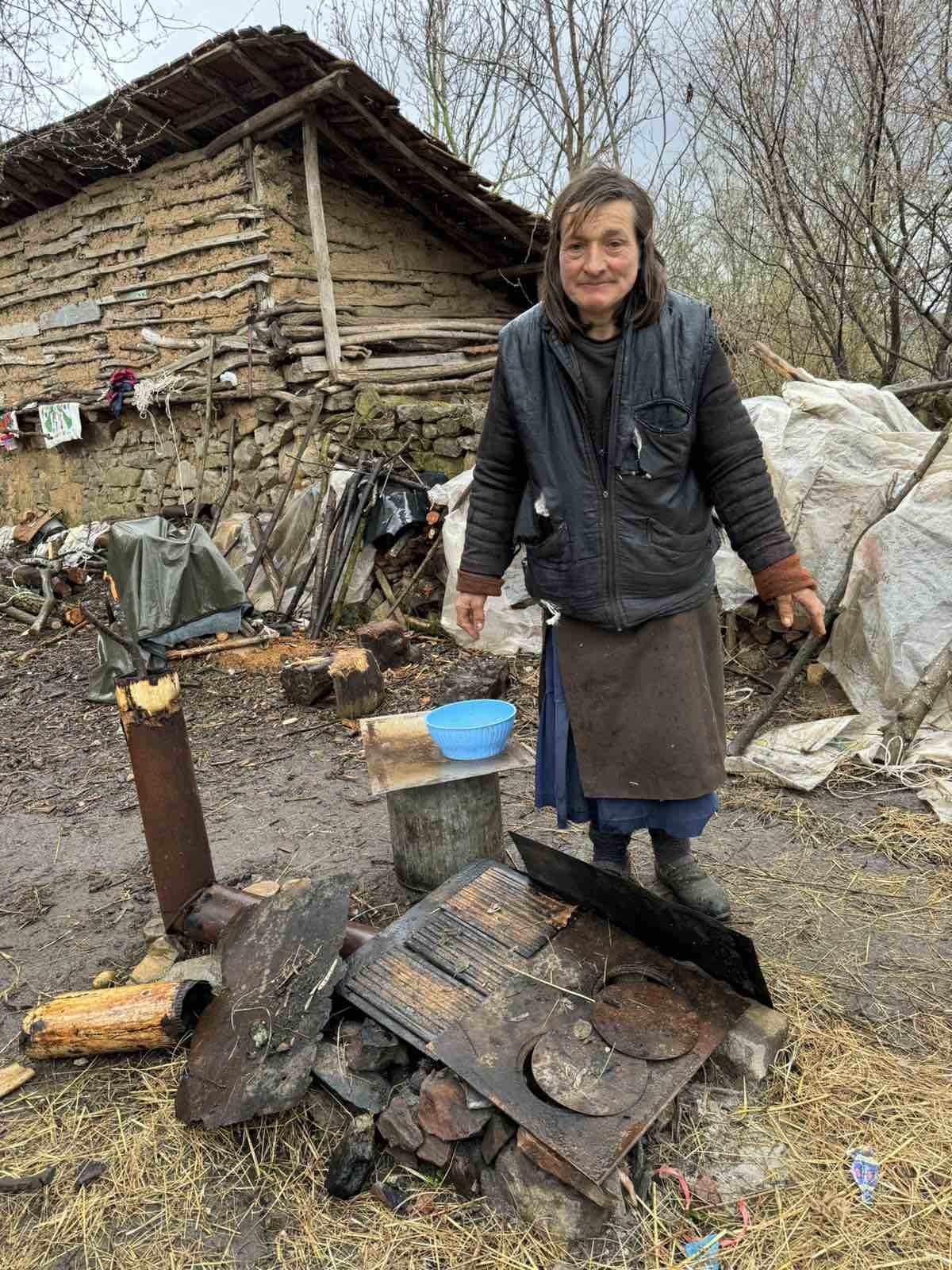 "Spavaju sa ovcama, nemaju čak ni krevet": Sestre Dimitrov žive na ivici egzistencije (VIDEO/FOTO) 3