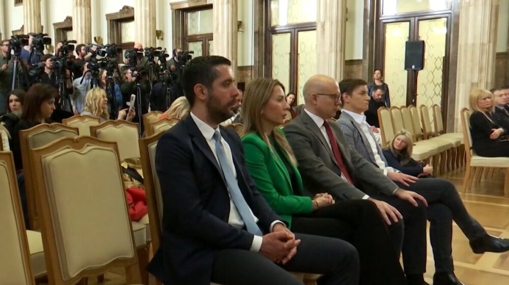 "Nemoj da si tako drska i bezobrazna": Vučić "prekorio" i pohvalio Brnabić, pa rekao da razume zašto se od njega pravi demon 1