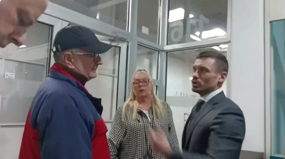 Stanari na Voždovcu izvršili građansko hapšenje aktivista SNS, među njima bio i direktor PIO fonda Relja Ognjenović (VIDEO) 1