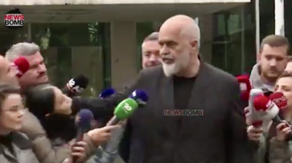 Incident u Albaniji: Edi Rama odgurnuo novinarku (VIDEO) 1