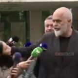 Incident u Albaniji: Edi Rama odgurnuo novinarku (VIDEO) 13
