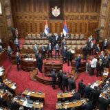 Sednica Skupštine nakratko na "pauzi": Poslanici opozicije ustali, atmosfera na ivici incidenta 6