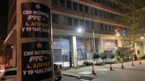 Kreni-Promeni oblepio Beograd: "Svi ispred RTS! 4. april u 19h" 8