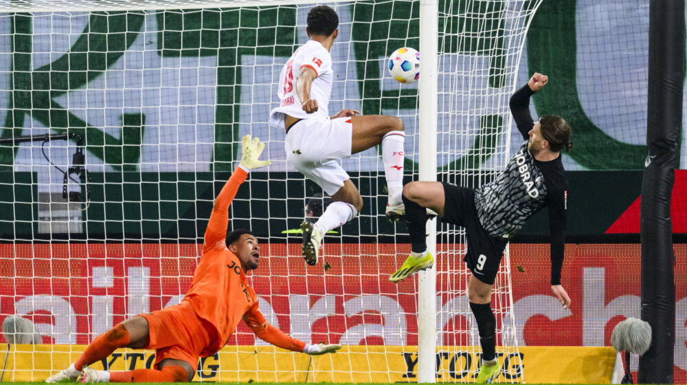 Na poluvremenu 5:0 za Augzburg: Ko je u Bundesligi dao i šest golova u prvih 45 minuta, kada je između stativa bio i Mađar iz Kikinde? 1