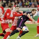 Bajernova 2.000. utakmica u Bundesligi, ali ne i 1.207. pobeda: I Frajburg potkopao tron ispod suverena nemačkog fudbala 8