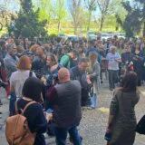 "Fakultet okupirali ljudi koji nisu studenti": Skup podrške Dinku Gruhonjiću ispred Filozofskog fakulteta (FOTO, VIDEO) 5