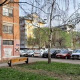 Gradska vlast postavila klupe sa pogledom na zid - i preplatila ih 13