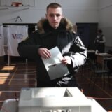 Boja po listićima, medved - glasač i Deda Mraz: Kako izgleda prvi izborni dan u Rusiji? 1