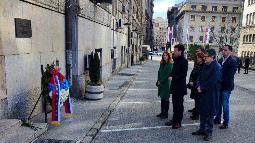 Zeleno-levi front položio cveće na mestu ubistva Zorana Đinđića 1