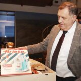 Neobičan poklon za rođendan: Vučić Dodiku poklonio aparat za kokice 29