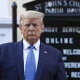 Novi biznis Donalda Trampa: Prodaja Biblije uoči Uskrsa 1