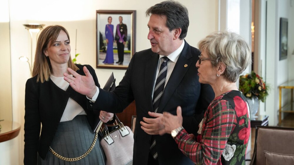 Gašić sa ambasadorkom Belgije: Migranti predstavljaju bezbednosni izazov za Srbiju 1