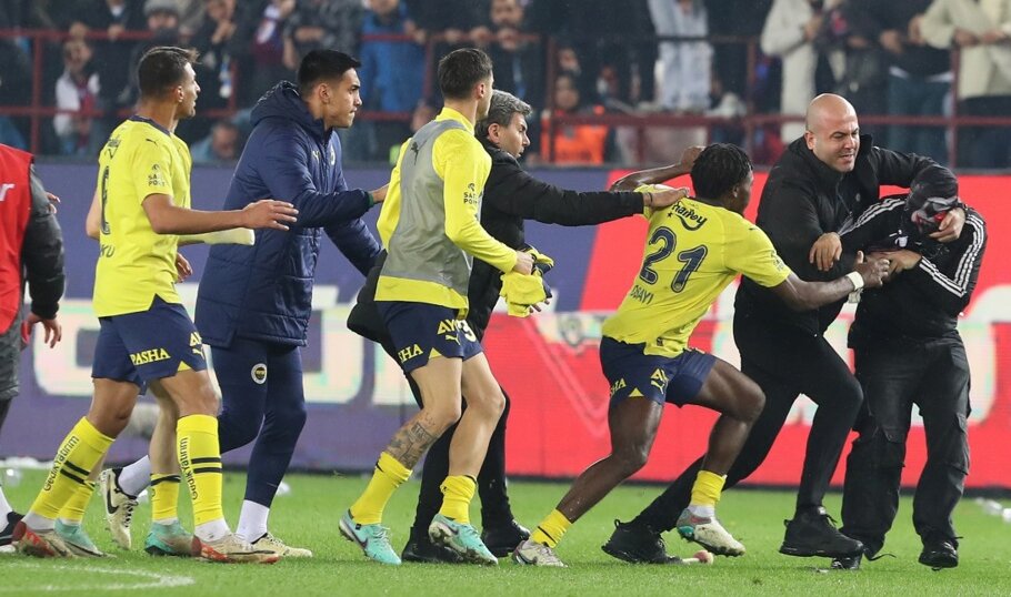 Uhapšeno 12 osoba posle incidenta u Trabzonu, FIFA traži kazne za napadače na fudbalere Fenerbahčea 2