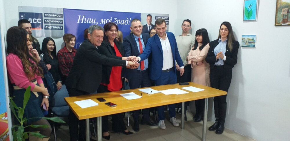 Predstavnici opozicije u Nišu tvrde da su spremni da potpišu Protokol o nesaradnji sa SNS i SPS: "Moralni" dokument pred lokalne izbore 5