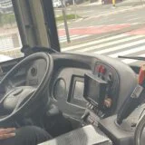 Sindikat GSP: Autobusu privatnog prevoznika u Beogradu eksplodirala guma i završila na trotoaru 11