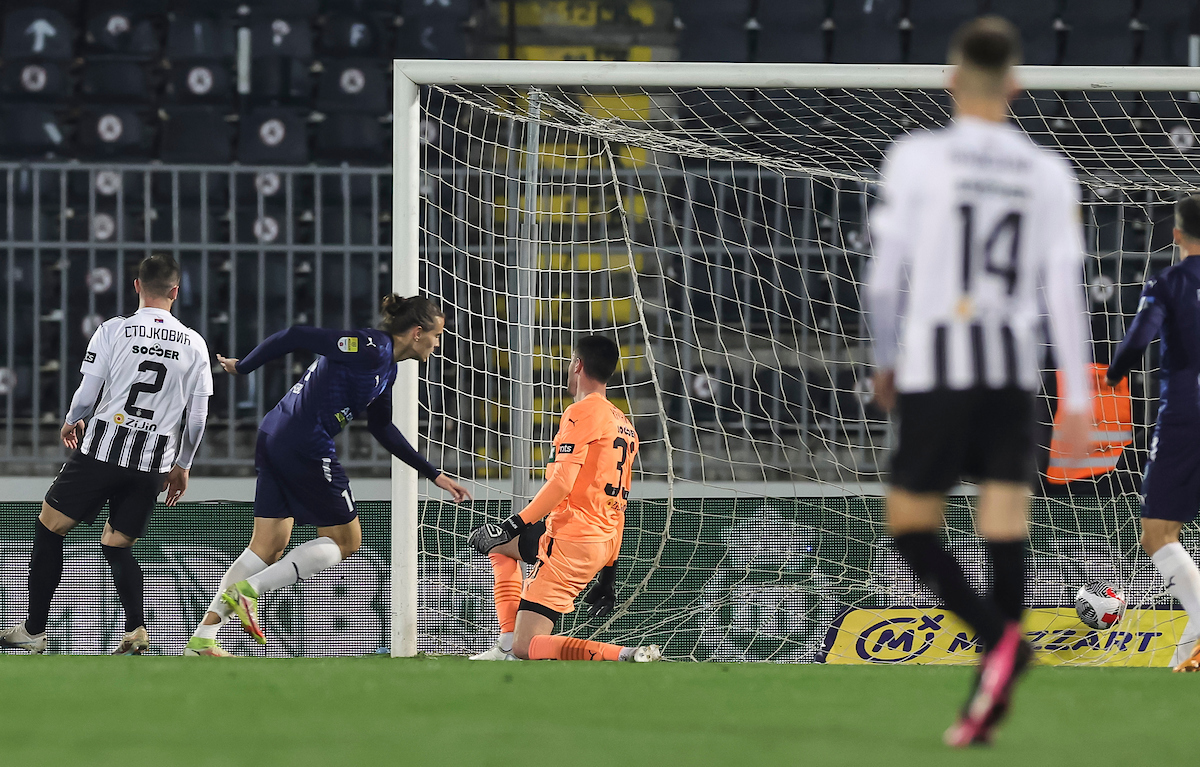 Baždar nabaždario Partizan za večiti derbi: Rutinski zadržana prednost ispred Zvezde, igrali i Saldanja i Severina, debi golmana Krunića 2 Baždar nabaždario Partizan za večiti derbi: Rutinski zadržana prednost ispred Zvezde, igrali i Saldanja i Severina, debi golmana Krunića 2